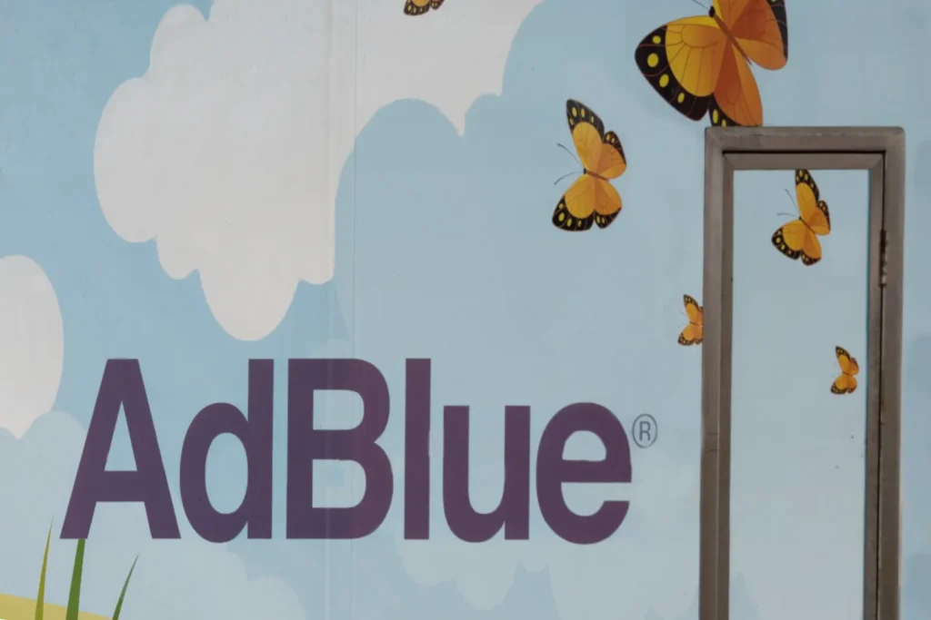 Pared con texto adblue